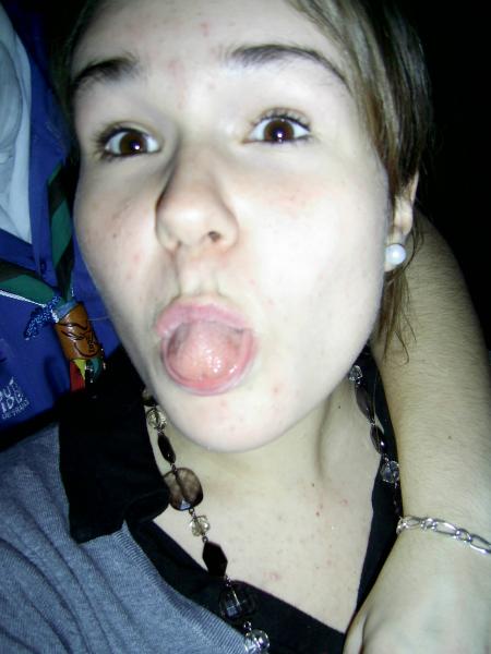 ramasse moi cette vilaine langue veux tu?!